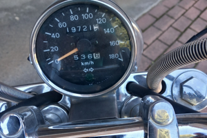 Moto Suzuki intrudel VS600