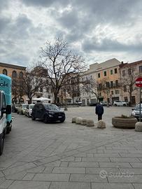 Piazza Tola trilocale d'epoca come nuovo