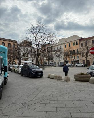 Piazza Tola trilocale d'epoca come nuovo