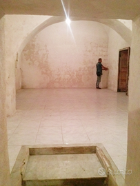 Locale seminterrato super centrale 120mq