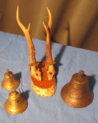 TRE CAMPANELLE DA PASCOLO E TROFEO.