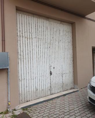 Garage ampia metratura