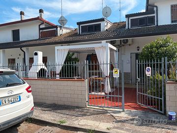 Villetta su due livelli con riscaldamento Scacchi