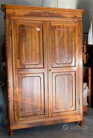 Armadio in legno noce