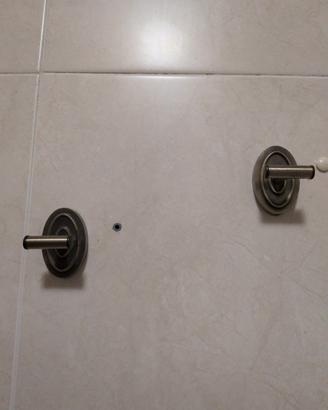 Accessori bagno color ottone