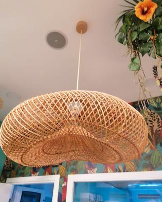 Lampadari ornamentali finti con foglie e fiori