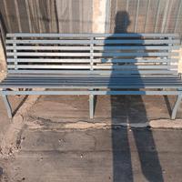 Panchina in ferro per giardini e villette