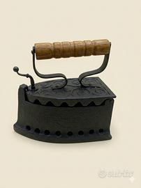 Antico Ferro da Stiro a Carbone in Ghisa - Vintage