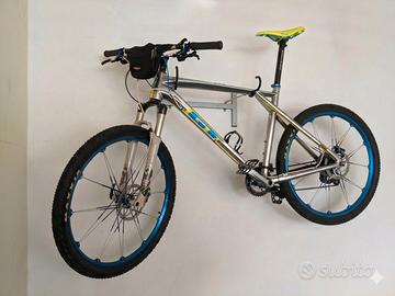 Gt Zaskar Carbon Team