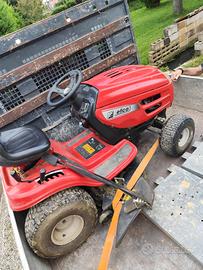 trattorino tagliaerba (scocca inferiore rotta)