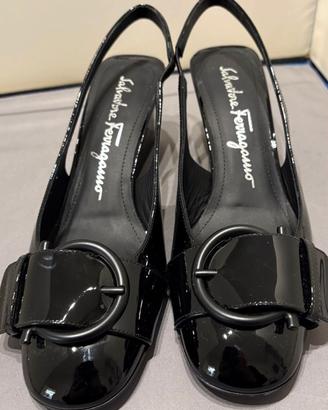 Salvatore Ferragamo - Scarpe vernice nere - 8/38,5