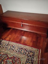 Cassapanca in legno di larice, primi 800