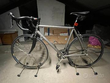 Bici da corsa in titanio