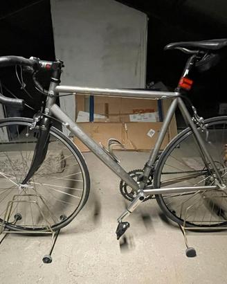 Bici da corsa in titanio