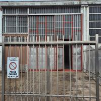 Capannone con area esterna