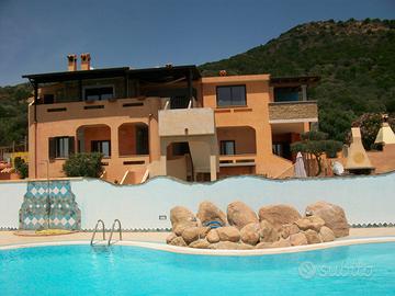 Chia casa vistamare, piscina condominiale