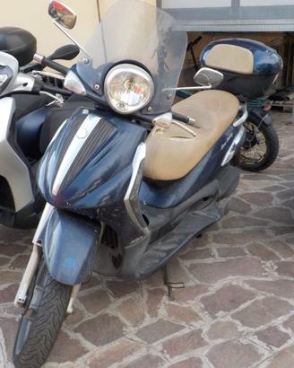 PIAGGIO Beverly 300 i.e. Anno