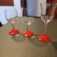 Bicchieri rossi a calice