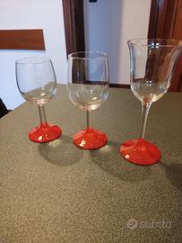 Bicchieri rossi a calice