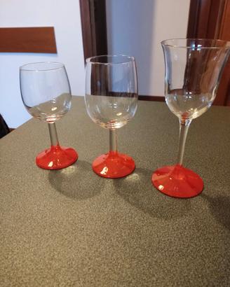 Bicchieri rossi a calice