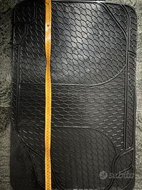 Tappetini auto in gomma