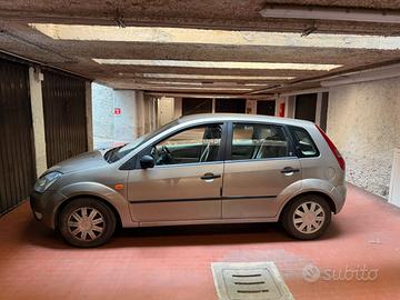 Ford fiesta 2004