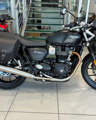 Triumph Street 900 Twin Black