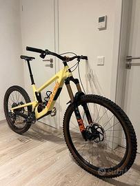 SANTA CRUZ NOMAD TAGLIA L - 2025