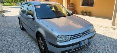 VW GOLF IV 130 cv con gancio di traino