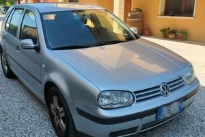 VW GOLF IV 130 cv con gancio di traino