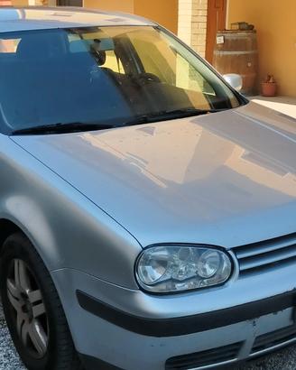 VW GOLF IV 130 cv con gancio di traino