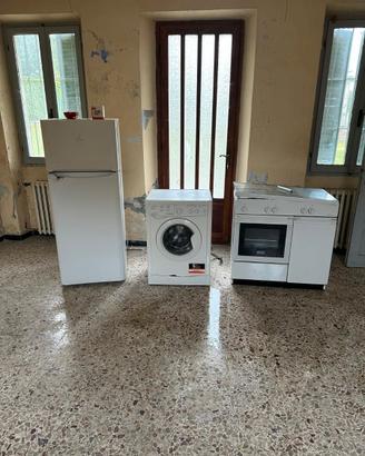 Lavatrice frigorifero e cucinino