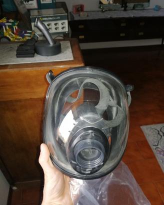 Maschera con facciale professionale