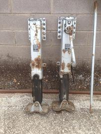 Piedi d'appoggio per semi-rimorchio