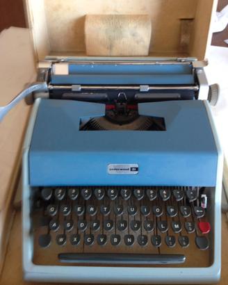 Macchina da scrivere Olivetti Underwood 21