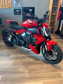 Ducati Diavel V4 RED