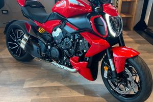 Ducati Diavel V4 RED