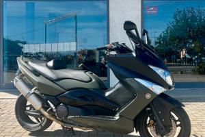 YAMAHA TMAX 500 LO PAGHI EURO 95 AL MESE
