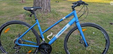 Bicicletta donna città e sterrato Merida Urban