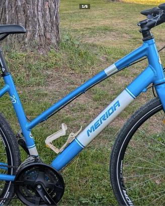 Bicicletta donna città e sterrato Merida Urban