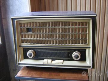 radio d'epoca Magnadyne mod. MD 6001