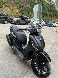 Piaggio Beverly 300 Hpe deep black