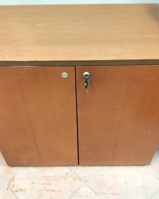 Mobiletto vintage in legno 2 ante+ripiani + chiave