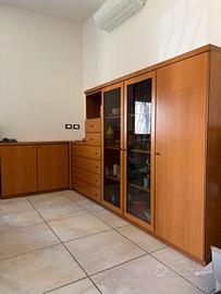 mobile soggiorno componibile in legno con vetrina
