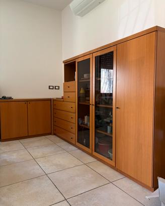 mobile soggiorno componibile in legno con vetrina