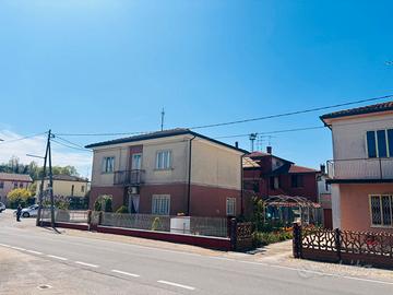 Casa (due appartamenti)