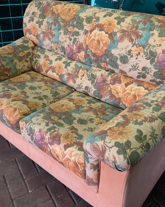 Divano a due posti classico