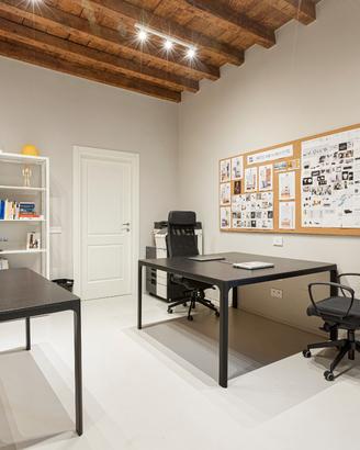 Postazione di lavoro in ufficio condiviso