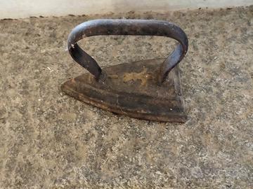 Ferri da stiro antichi