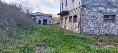 TERRENO CON VOLUMI DA RECUPERARE A GUALDO CATTANEO